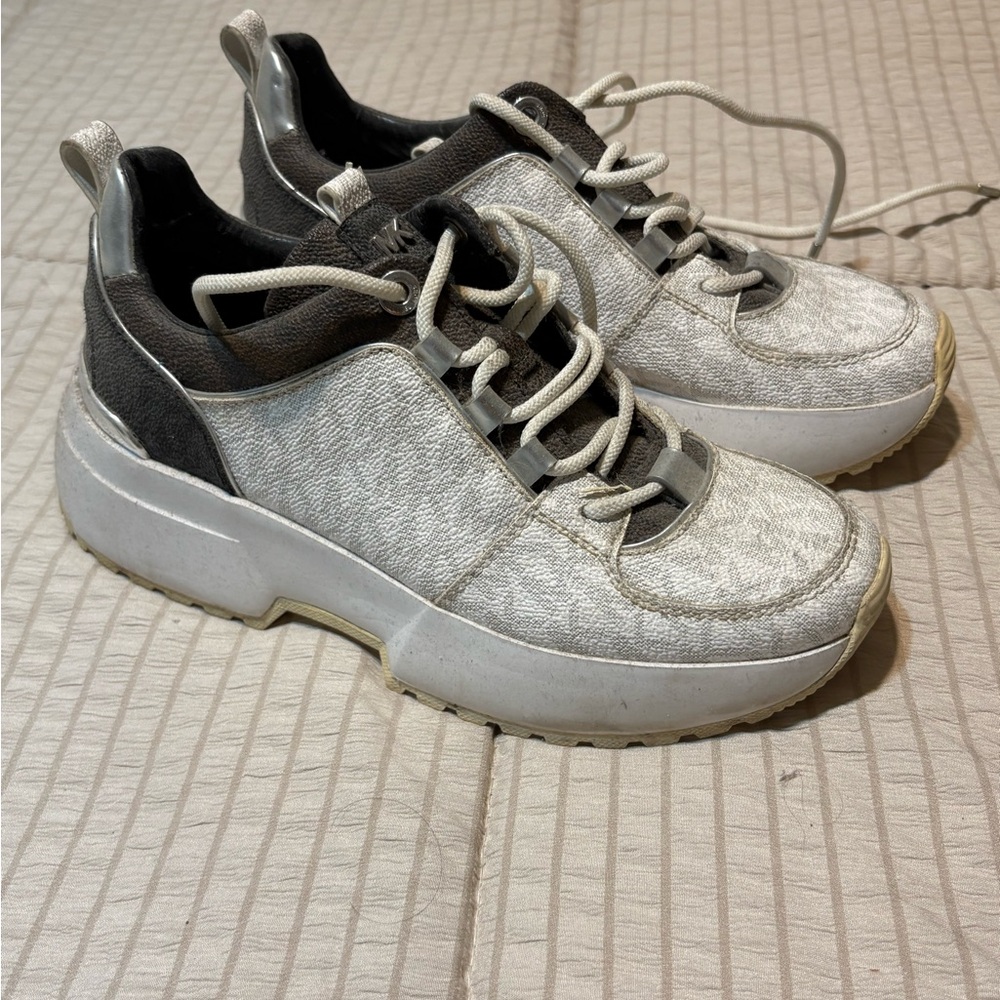 Stylish Women's Sneakers in Gray and Black